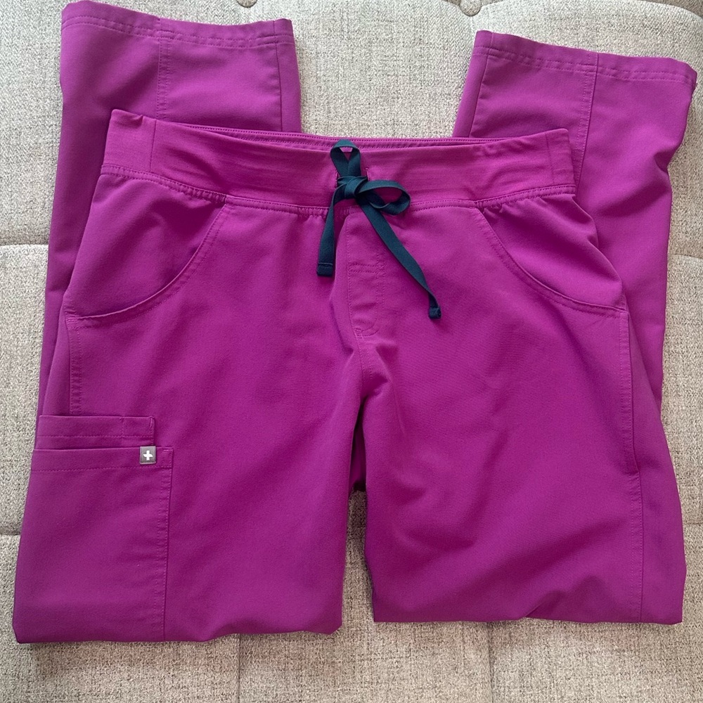 FIGS Kade cargo scrub pants!